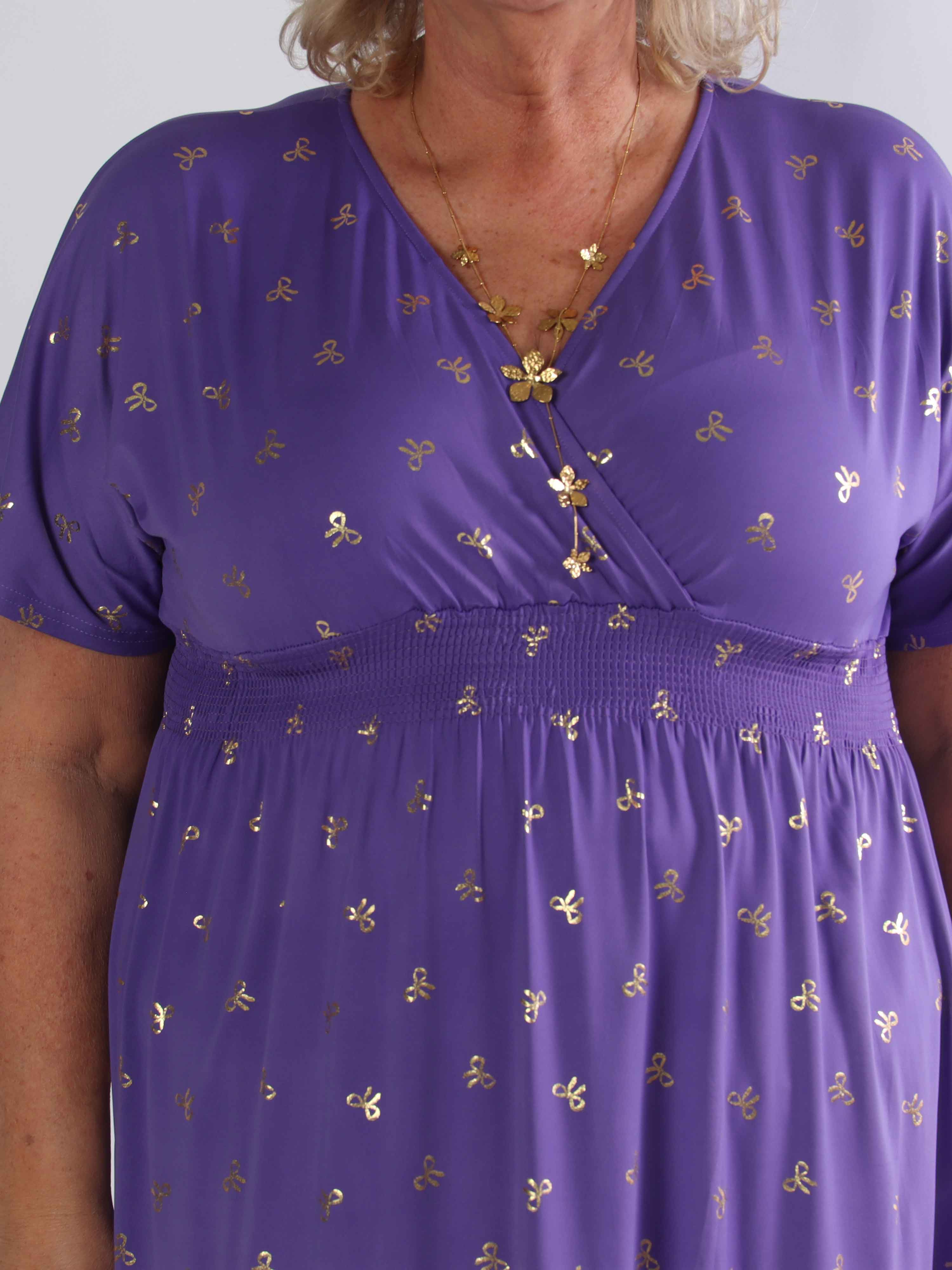 Pams Gold Bow Short - Plus size klänning med smockad midja och fina guldfärgade rosetter